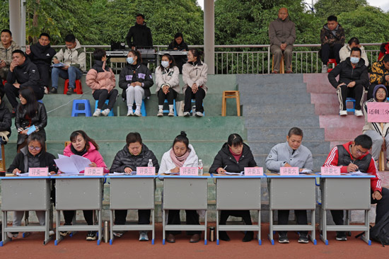 百色学院派出骨干教师指导评比展示活动。百色市第一小学供图
