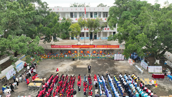 东兴市举行2023年中小学劳动教育示范校建设评比暨学生劳动技能赛活动。唐亚宁摄