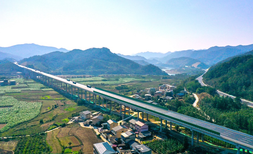 桂林至柳州高速公路改扩建项目