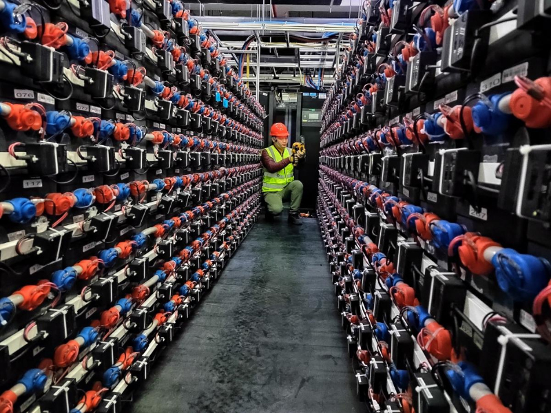 广西移动网络工程师进行网络优化，全力为工业生产经营提供优质网络。韦冰奇摄