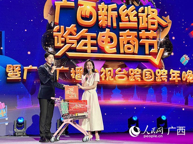 晚会现场。雷琦竣 摄