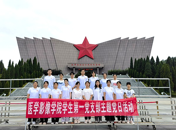 支部黨員到湘江戰役紀念館開展主題黨日活動。韋大川攝
