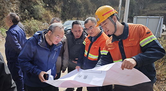 广西地矿局调研组赴贵州找矿突破项目一线调研