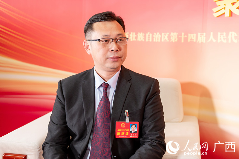 陈创兵代表接受专访。人民网记者 严立政摄