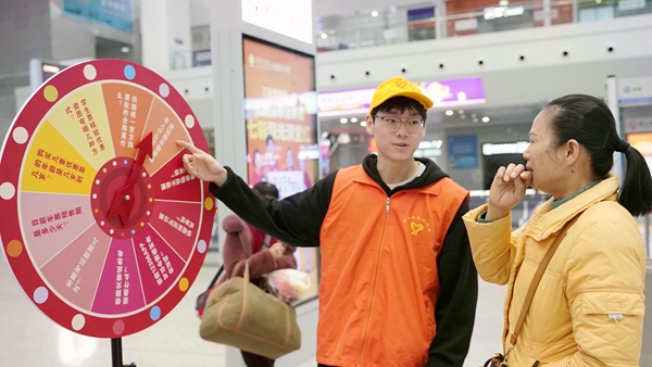 柳州车站通过趣味互动深化安全出行科普。李俊鸣摄