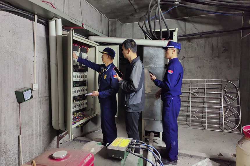 檢查現場。梧州市消防救援支隊供圖