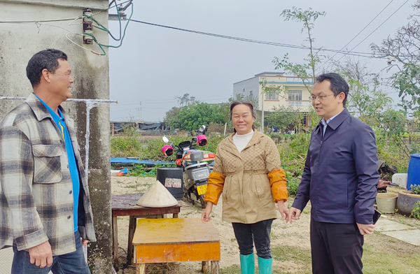 周水祥走訪村民家中，支招新年發展。