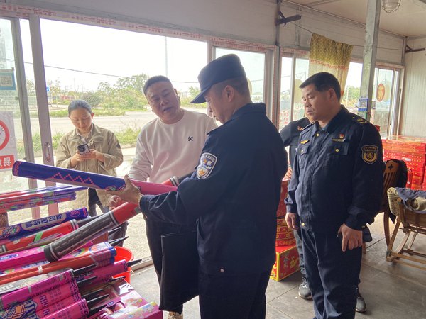 开展烟花爆竹行业联合执法检查