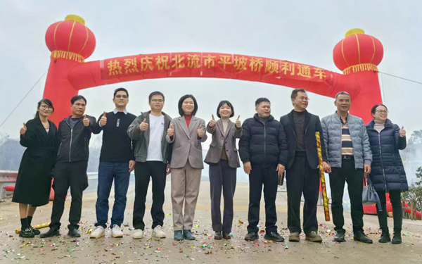大桥通车仪式现场。苏露莲摄