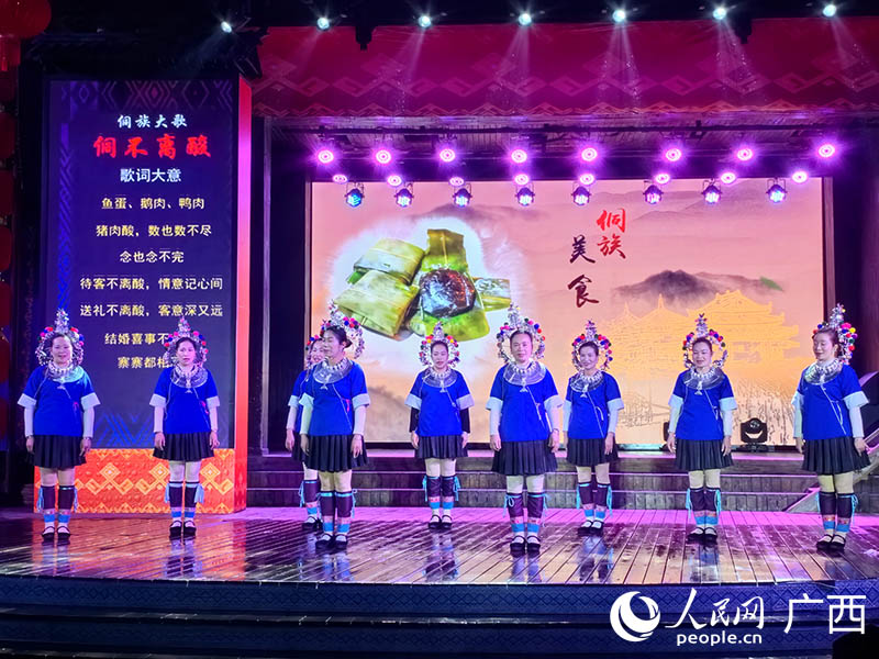 程阳八寨景区文艺演出。人民网 付华周摄
