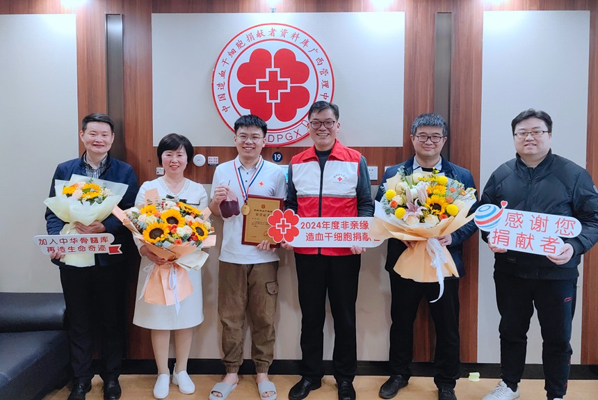 桂林市红十字会代表及我校代表慰问欧源（二）（摄：陶光均）