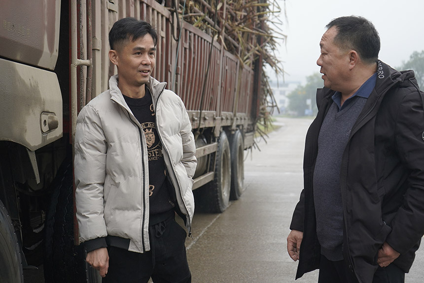 谢雅全在讲述在智慧工会爱心驿站的经历。吴永才摄