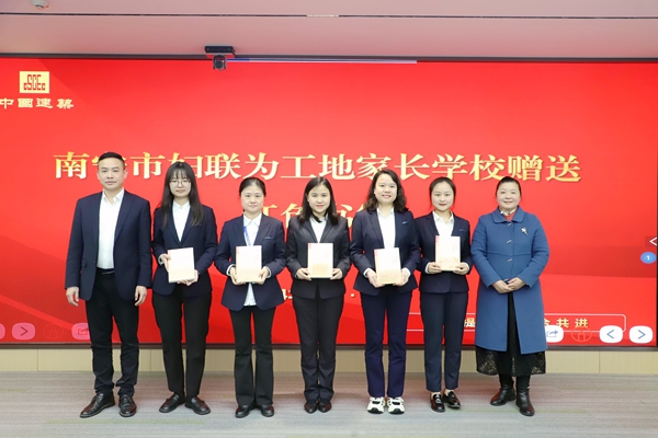 赠书红色家书活动现场