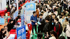 广西高校就业双选会在桂林举办