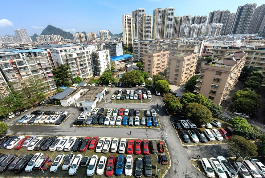 院区出实招扩容车位。支荣摄