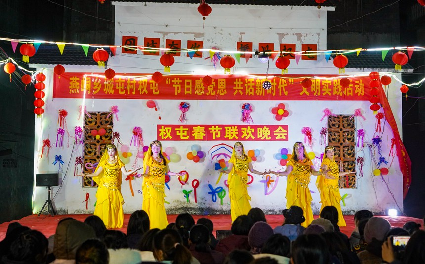 “村晚”现场。陆艳娇摄
