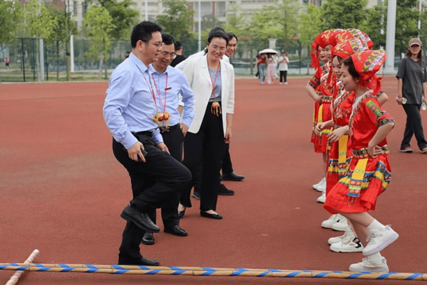 民族运动项目竹竿舞。南宁师范大学供图