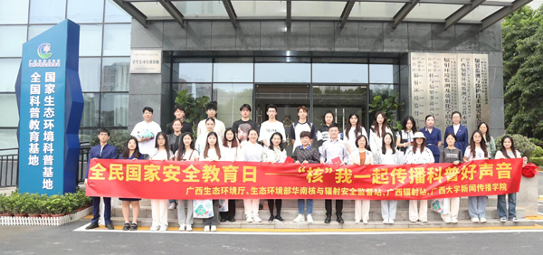 合影。高德年摄