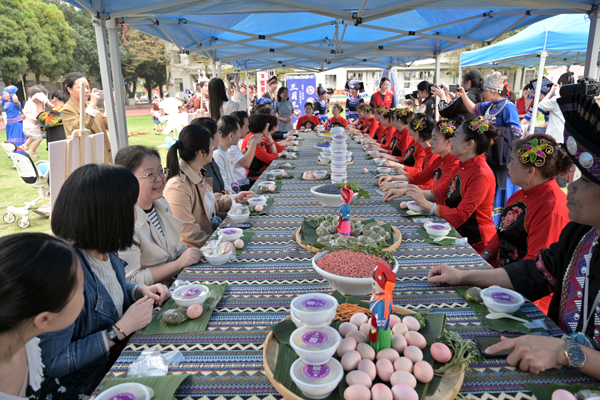 民族美食体验。学院供图