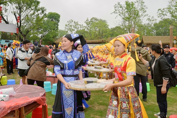 百家宴。周文虹攝