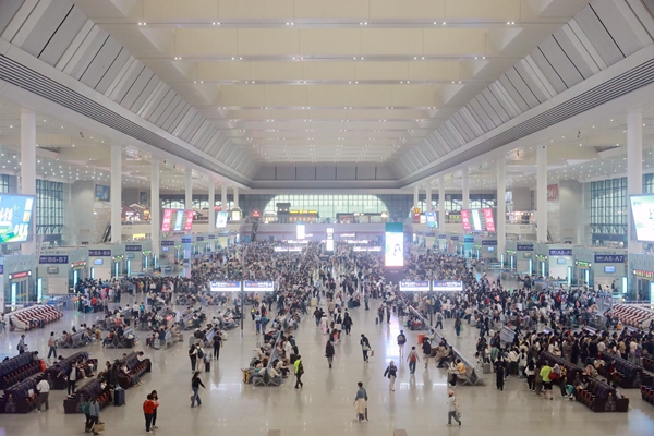 “广西三月三”假期首日宁铁预计发送旅客65万人次