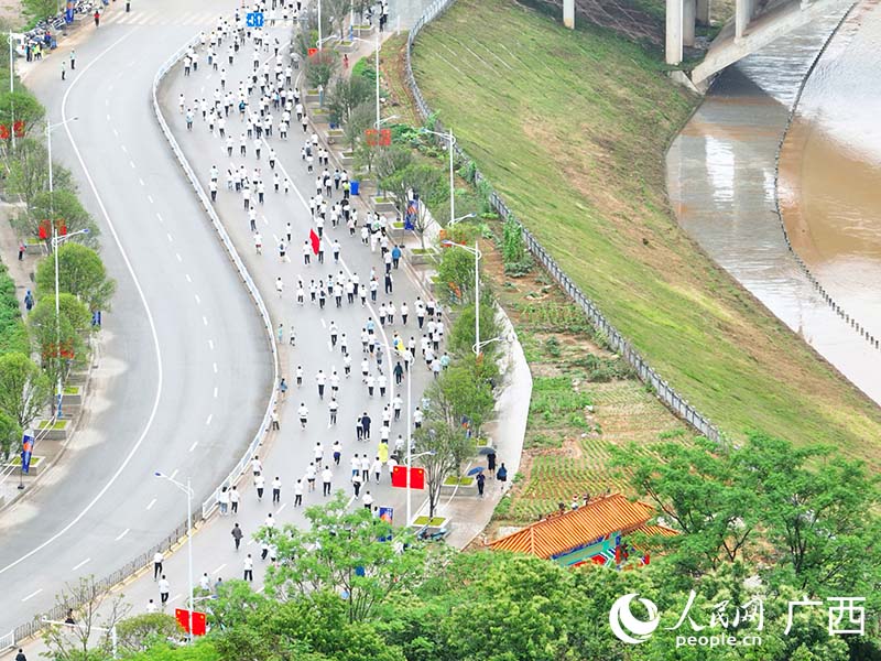 欢乐跑。人民网 付华周摄