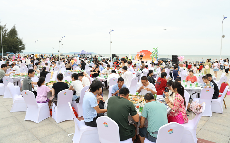 东兴市金滩滨海风情引客来。