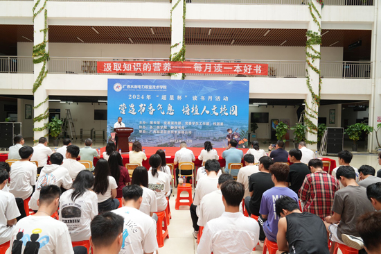广西水电职院党委书记罗显克致辞。李浩摄