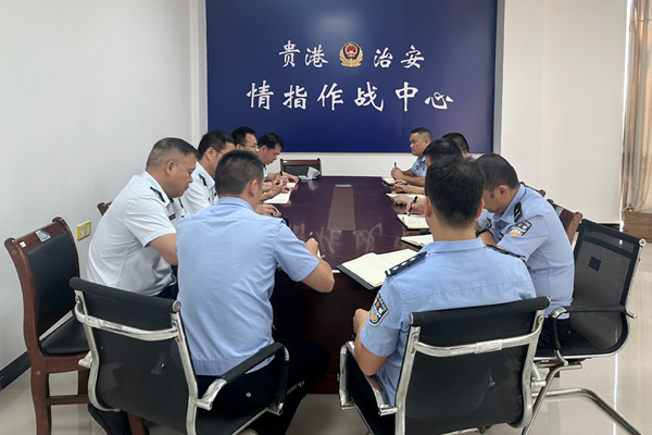 贵港市烟草、公安部门部署收网工作。冯海华摄
