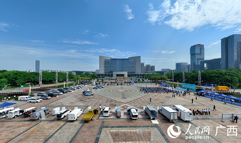 廣西第二屆新能源汽車推介活動現場。人民網 付華周攝