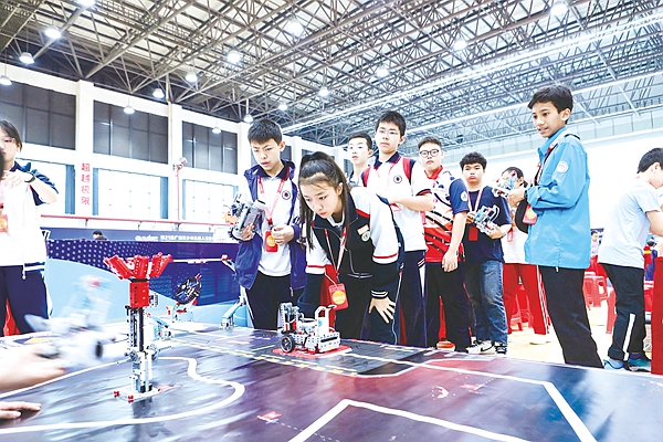 第21届广西青少年机器人竞赛展开激烈角逐