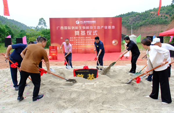 奠基仪式现场。程毅摄