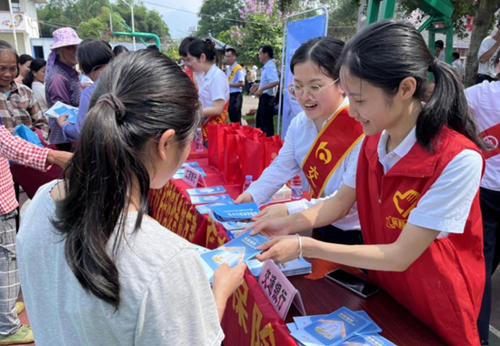 集中宣传活动现场。马小晴摄