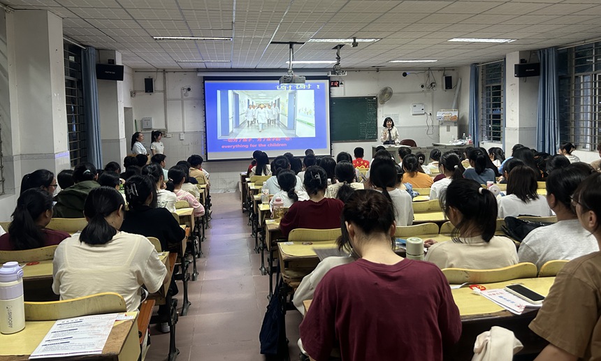 无偿献血知识讲座。百色市中心血站供图