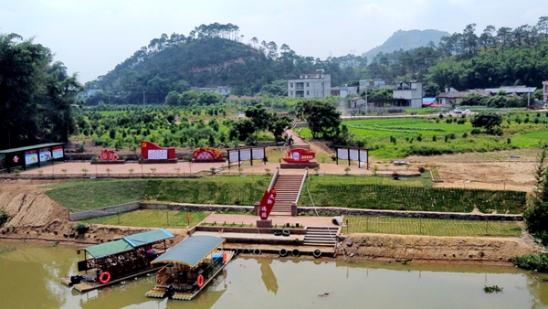 白花江边的红色革命教育基地和文轩码头。中共玉林市委党史办公室供图