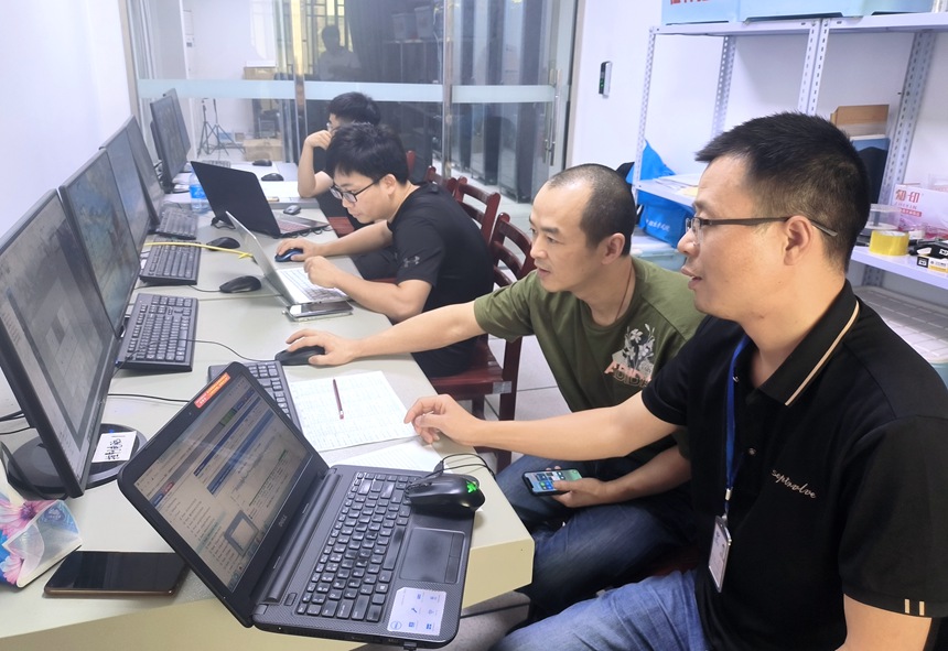 中国电信桂林分公司保障队伍正在对重保线路进行保障演练。中国电信供图