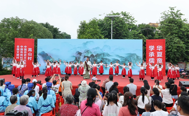 “學承儒禮 華夏童行”端午節傳統文化系列活動現場表演。劉丹萍攝