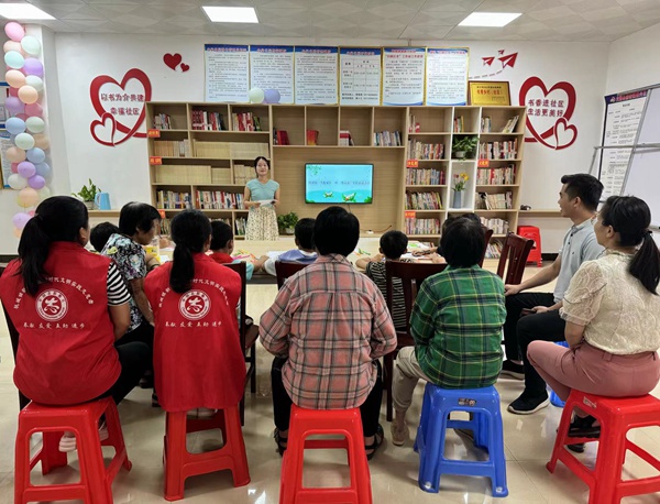 6月6日，“书香端午 ‘粽’情阅读”全民阅读活动在桃城镇新兴社区农家书屋开展