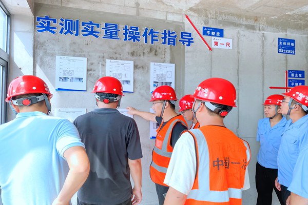 现场观摩交流学习。中国一冶供图