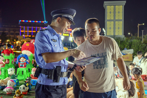 宣防结合，提升市民反诈意识。