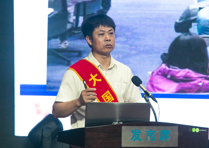 “大国工匠”郑志明在宣讲。莫丕森摄