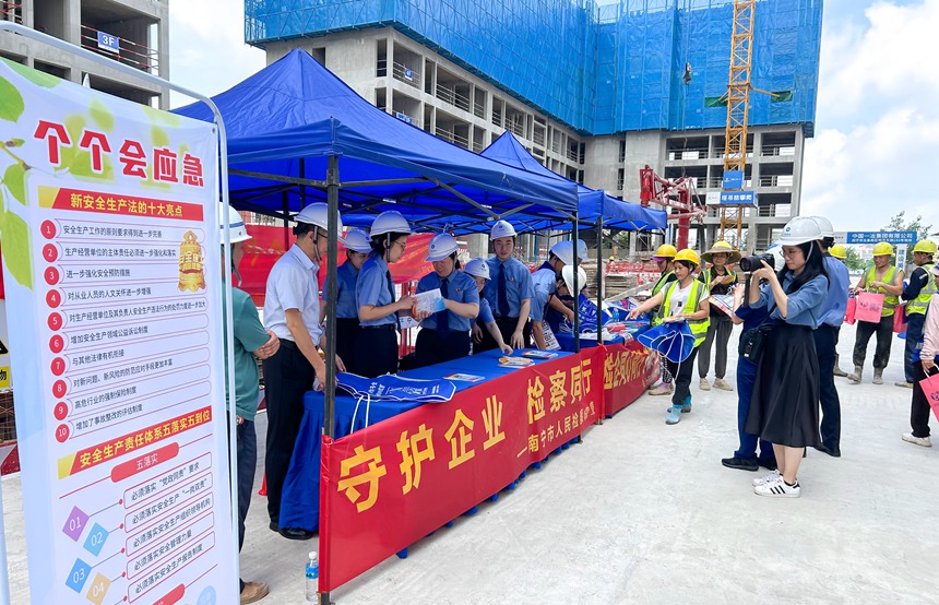 开展安全宣讲进工地活动。中国一冶供图