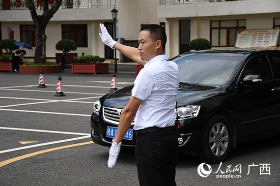 車輛指揮考試現場。人民網 雷琦竣攝