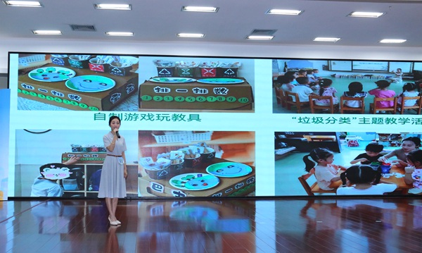 選手在進行演講。覃巾玲攝