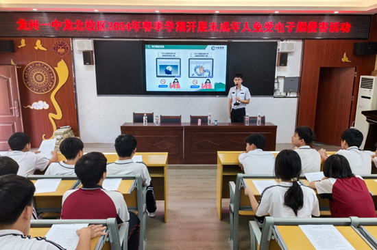 龙州县烟草专卖局宣讲人员现场授课。黄帅摄
