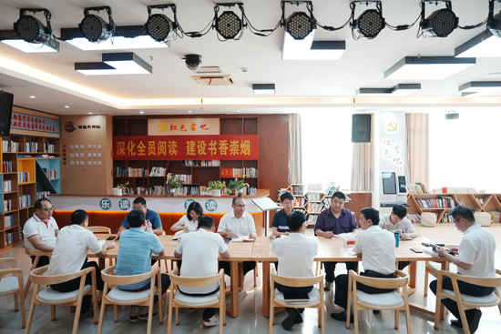 各部门干部职工参加“深化全员阅读，建设书香崇烟”读书分享会。马霄韵摄