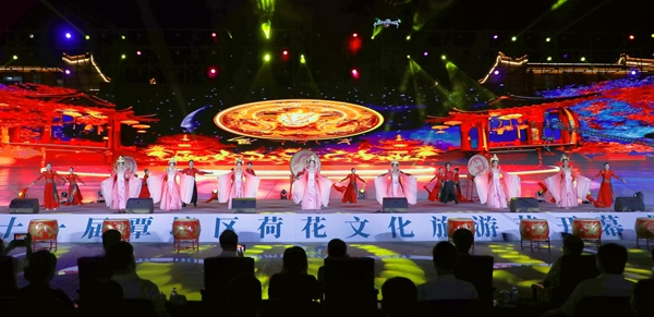 开场舞《古郡迎客来》。覃塘区融媒体中心供图