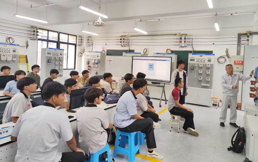 电能计量装置安装与调试实训。秦静摄