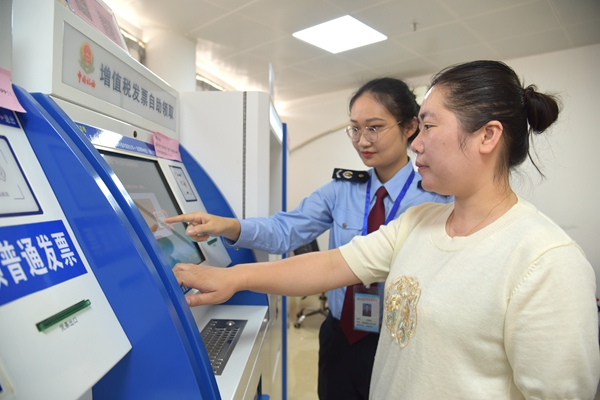 今年以來，梧州市稅務部門聚焦“高效辦成一件事”，持續在部門聯動“高效辦”、需求導向“快速辦”、便民服務“雲上辦”上下實功、下硬功。蒙山縣稅務局供圖