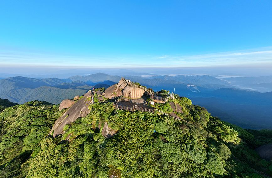 貓兒山美景如畫。人民網 付華周攝